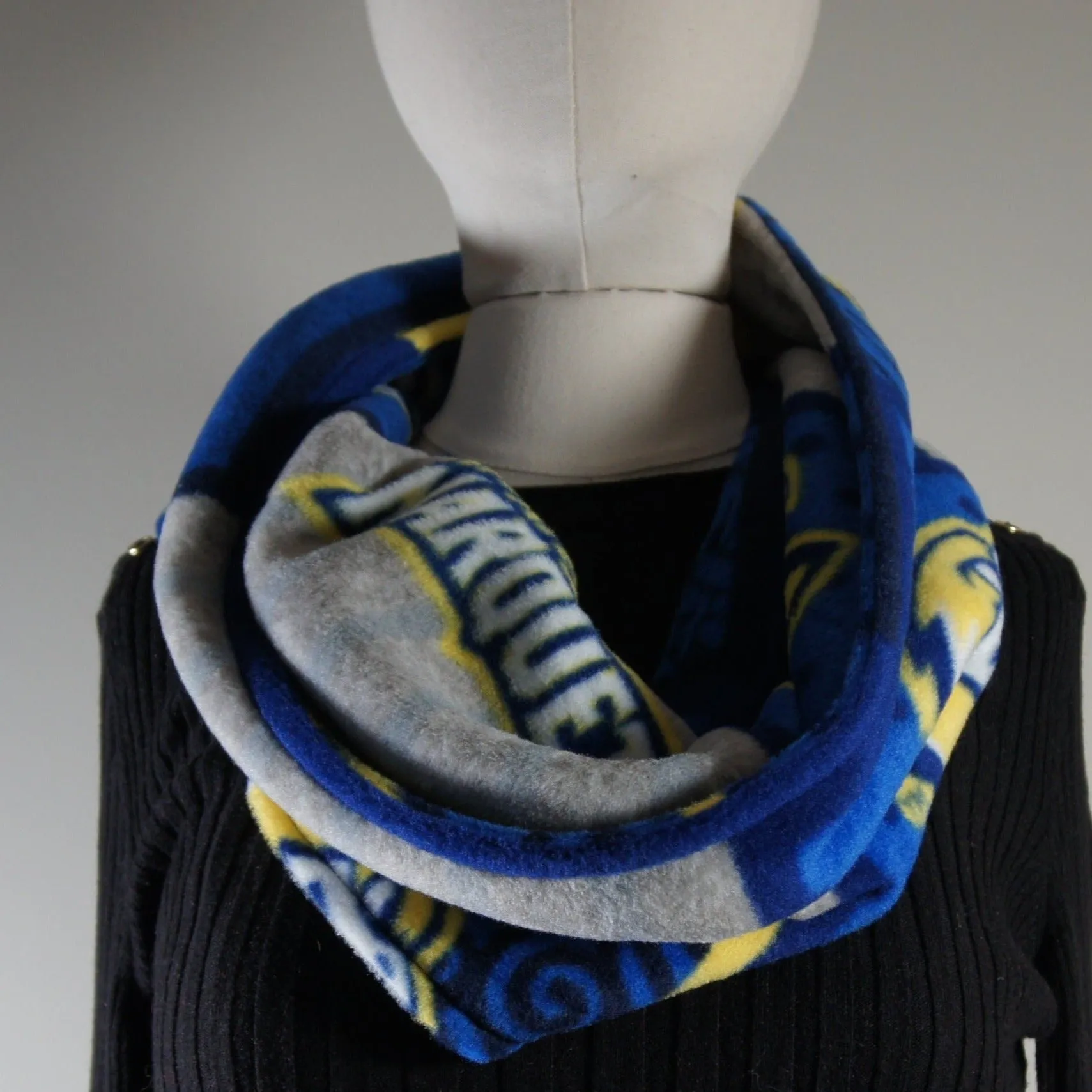 Accessories - Scarves - Cowl - NCAA - Marquette University-MU - Golden Eagles