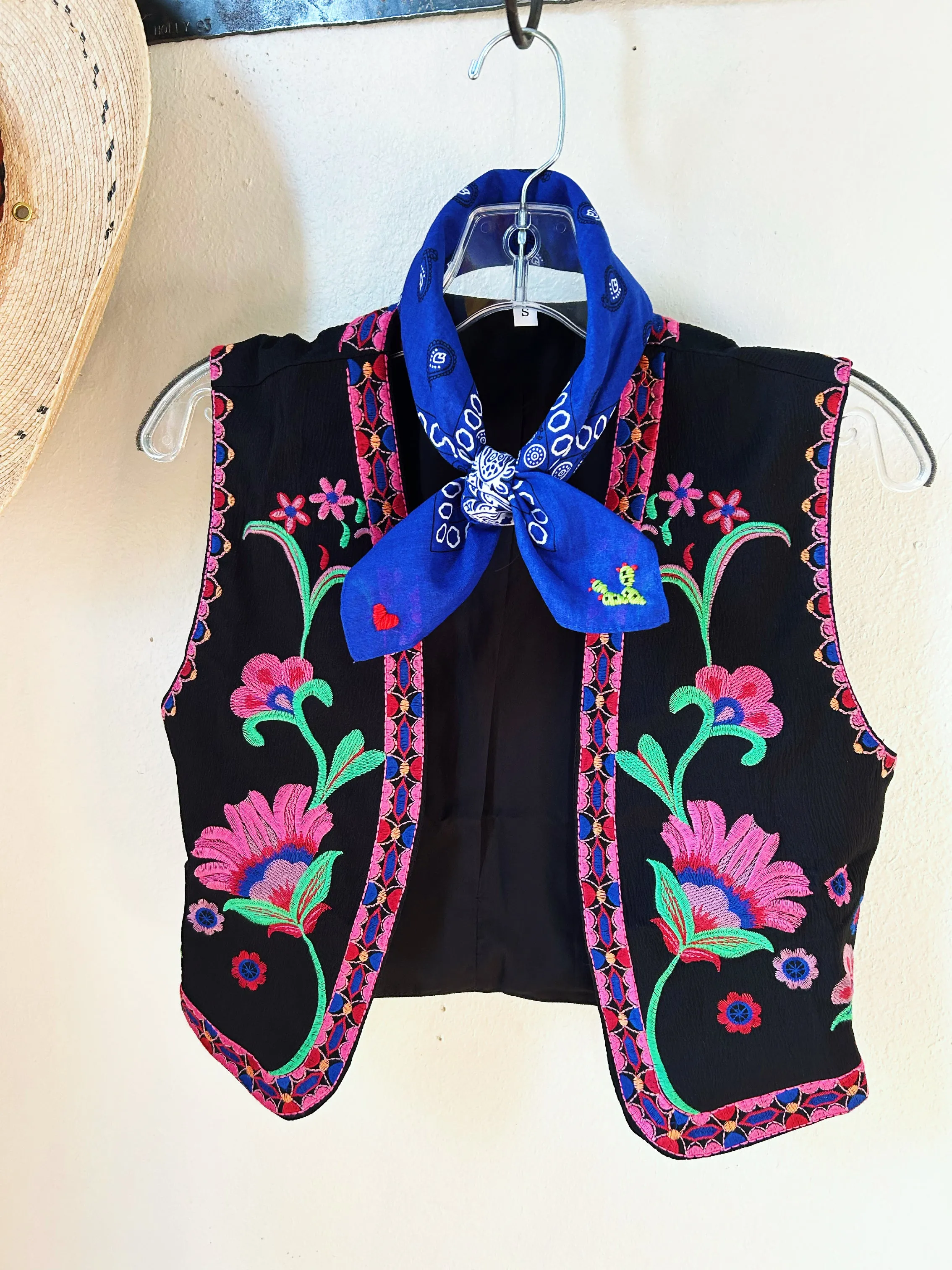 Flora Embroidered Vest -Black