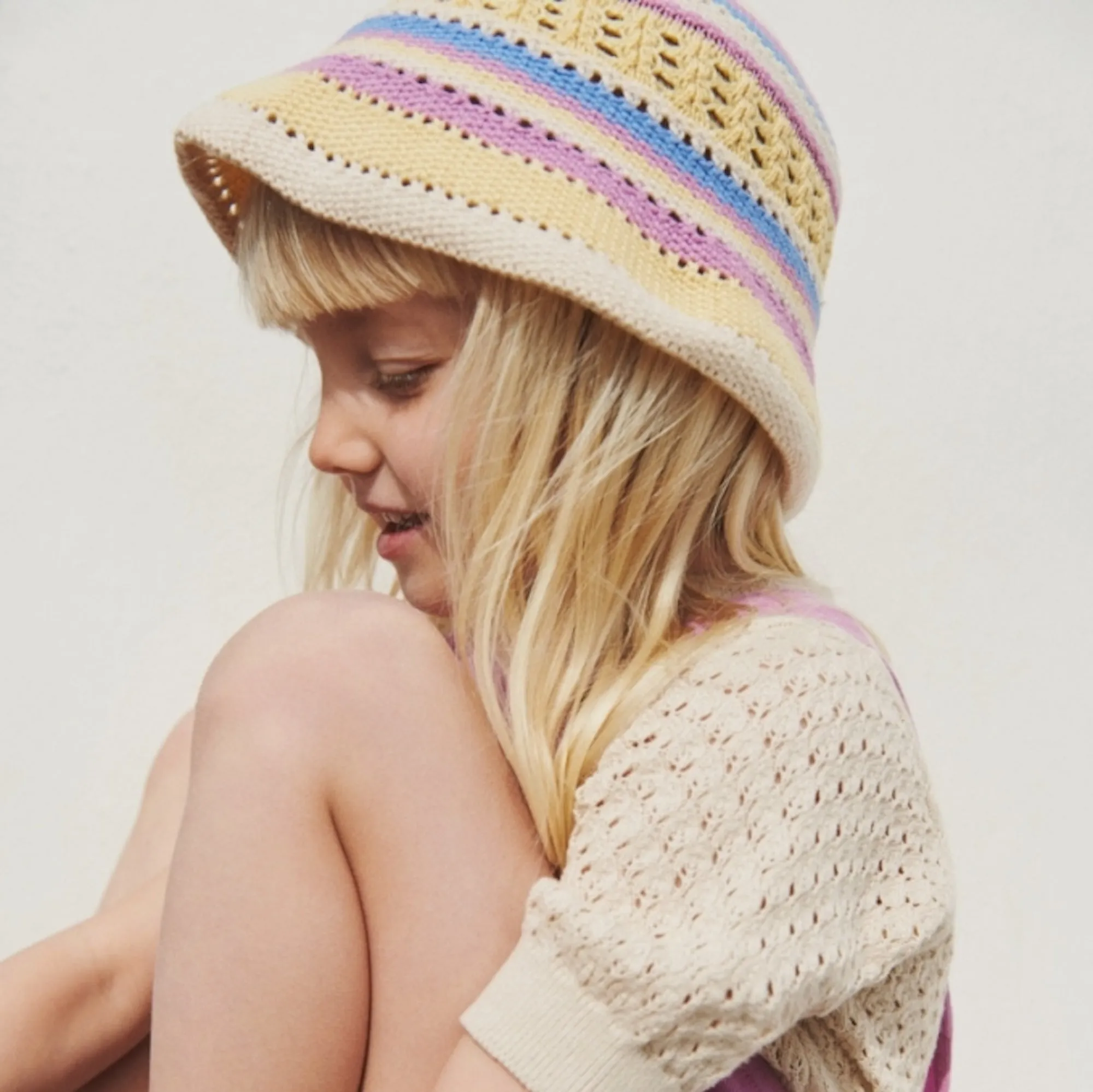 Knitted Hat Asta - multi