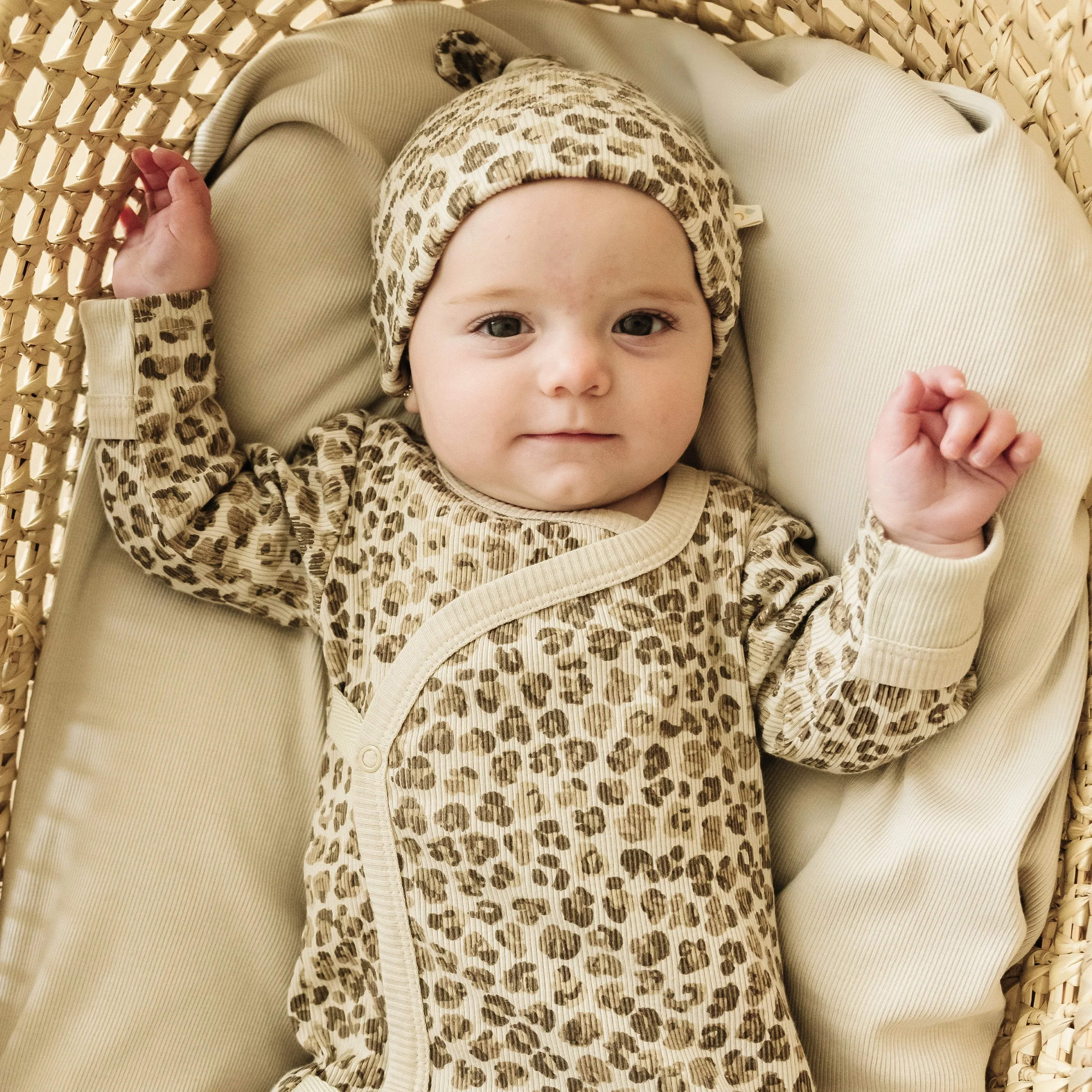 Organic Baby Swaddle Blanket & Hat - Spotted