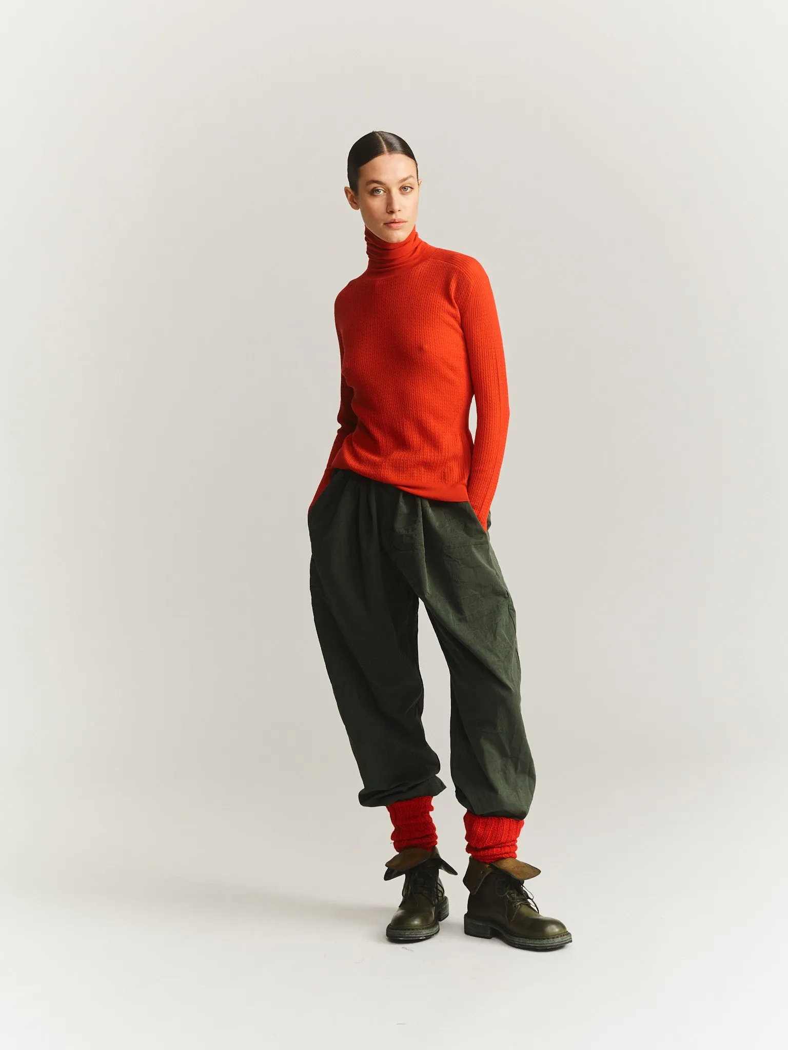 ULTRAFINE CABLE STITCH TURTLENECK - RED