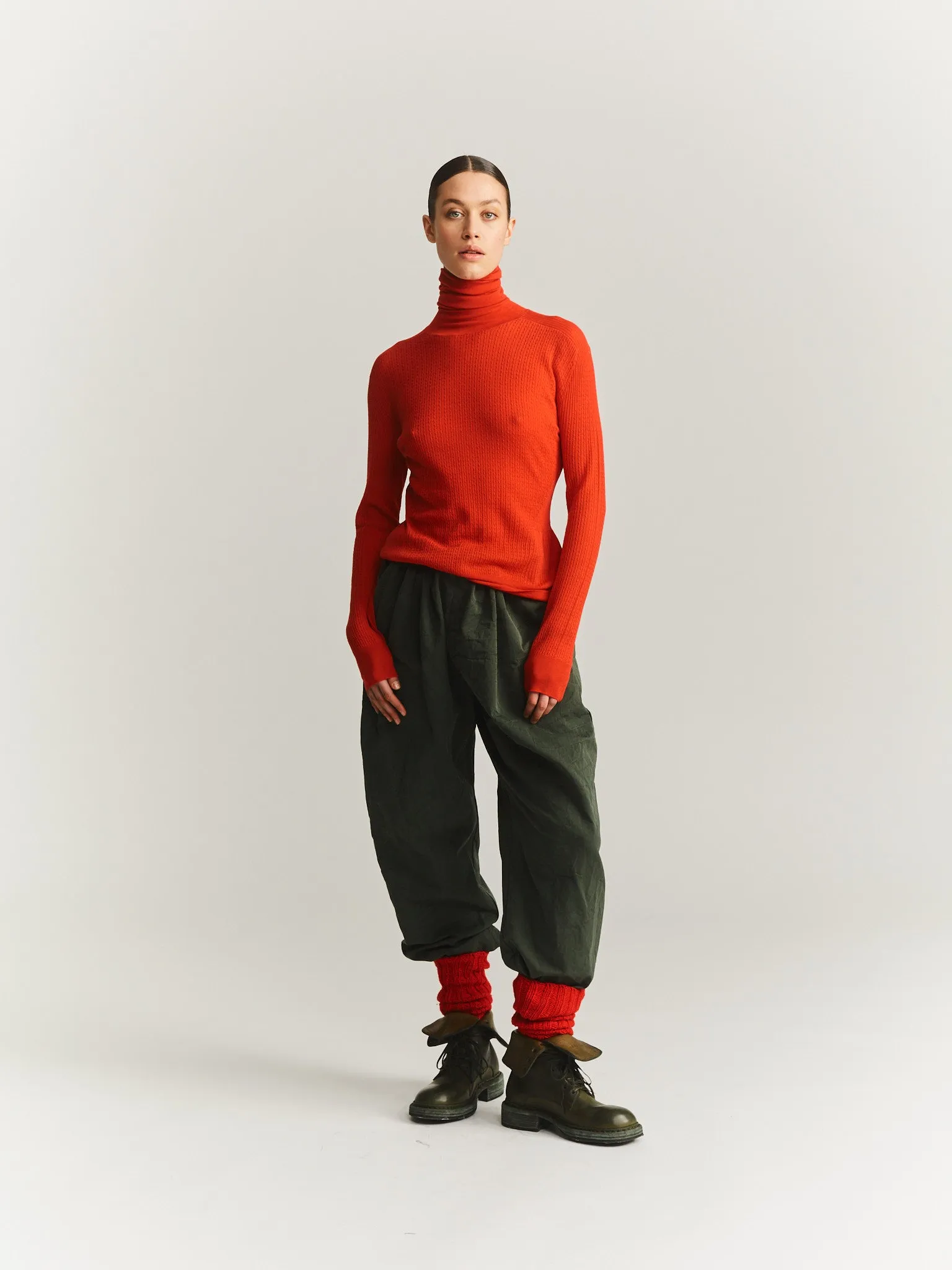 ULTRAFINE CABLE STITCH TURTLENECK - RED