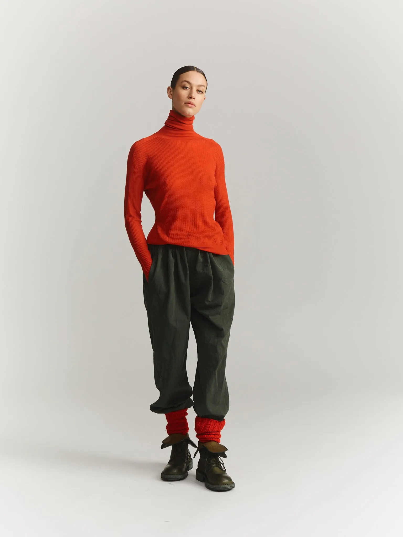 ULTRAFINE CABLE STITCH TURTLENECK - RED