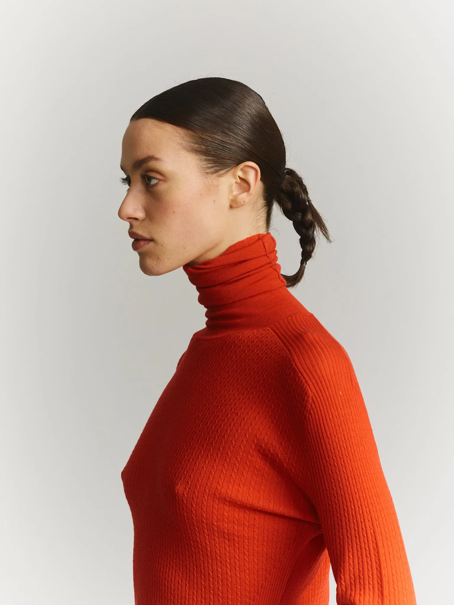 ULTRAFINE CABLE STITCH TURTLENECK - RED